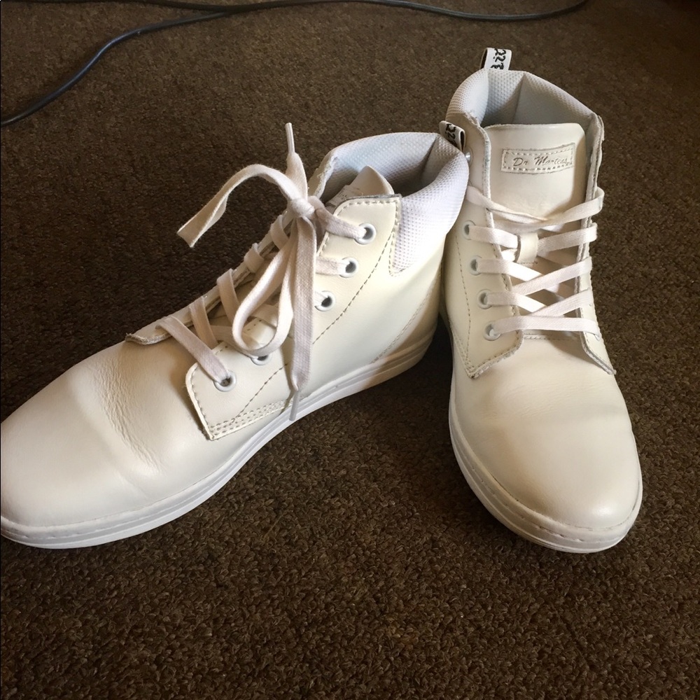 White doc martens. Absolutely a deal😜